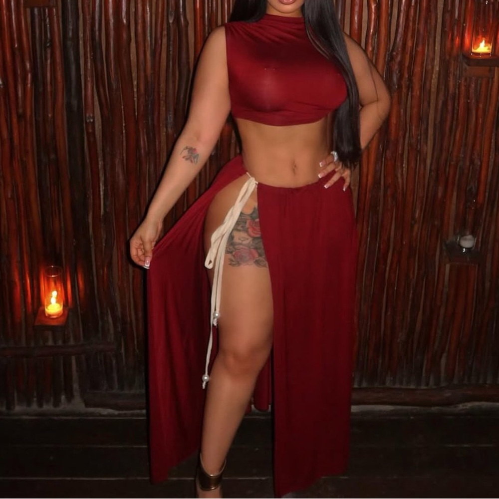 Chic Burgundy Women's Skirt Set